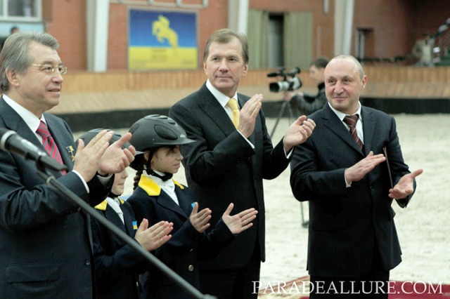 Власник конезаводу Валентин Нечипоренко (крайній праворуч) проводить турніри під патронатом Президента та губернатора
