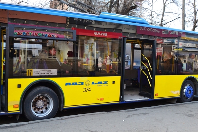 Всі черкаські тролейбуси знову перевозять пільговиків