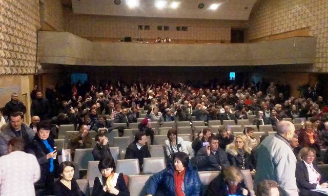 За три години слухань люди поволі виходили з залу. Фото з «Фейсбуку» Володимира Мамалиги
