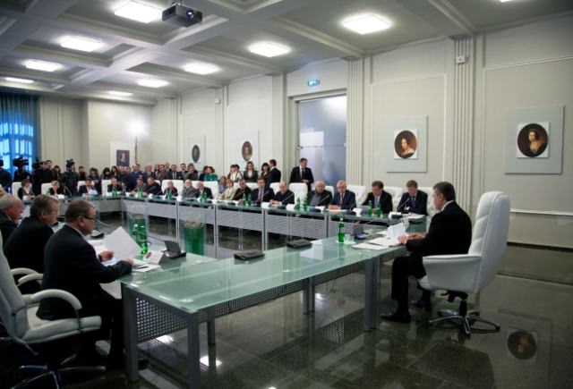 Губернатор Сергій Тулуб - другий ліворуч від Президента (фото - прес-служба Президента України)
