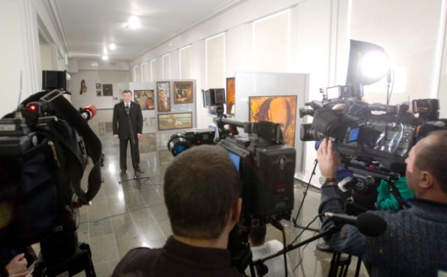 Віктор Янукович критикує уряд Азарова за байдужість до підготовки відзначення ювілею Тараса Шевченка (фото - прес-служба Президента України)