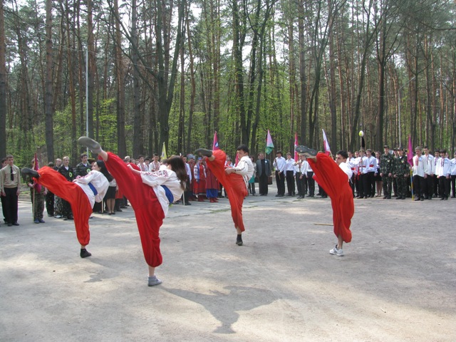 У змаганнях брали участь як козаки, так і козачки