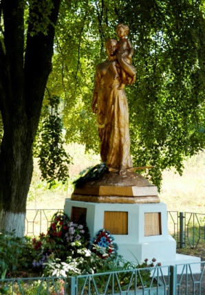 Пам’ятник після ремонту проведеного за кошти адміністрації "Дикого Хутору"