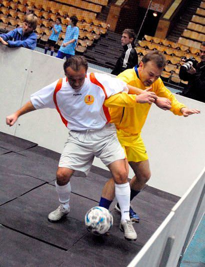 У парламенті Шкрібляк до політичної зради був капітаном "Нашої України" з футболу (фото - www.qwas.ru)