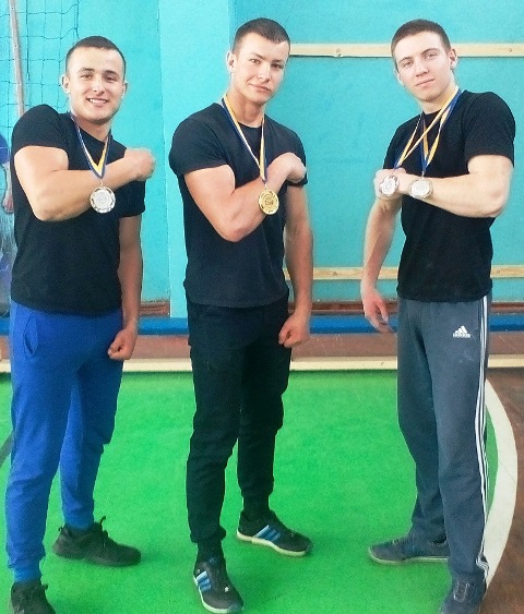 Черінько Микола, Черінько Олександр та Вакула Назар, юні спортсмени закладу, збільшили скарбничку досягнень на чотири призові нагороди.
