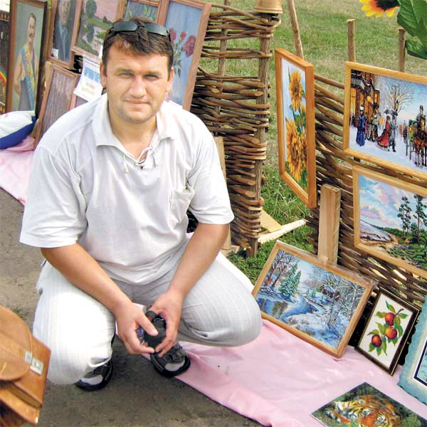За двадцять років, відданих своєму захопленню, Сергій вишив понад 160 картин