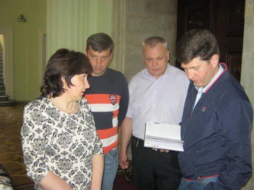 Домогтися зустрічі з міністром делегації зі Сміли допомогли друзі у Києві