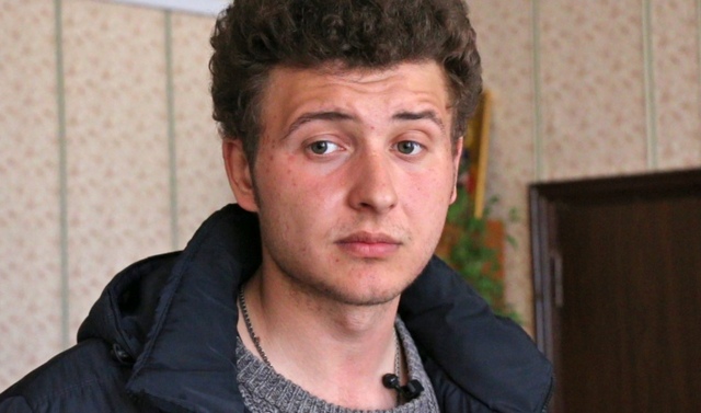 Це Артем Кухаренко. Йому 24 роки, нещодавно закінчив історичний факультет, і він – голова села
