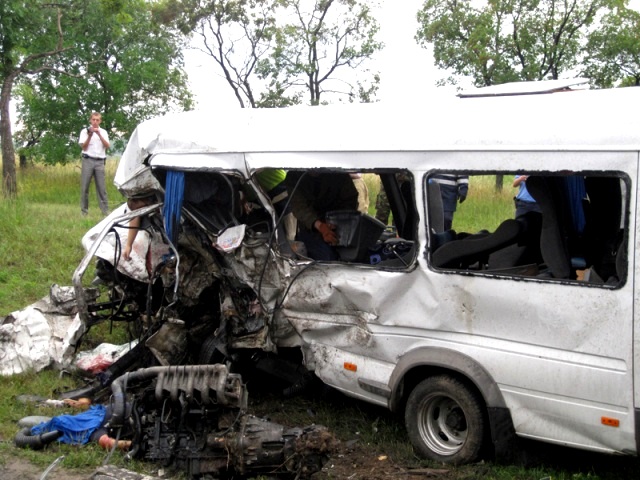 П'ять пасажирів та водій маршрутки "Харків-Черкаси" загинули в ДТП 4 липня (фото - ГУМВС в Харківській області)