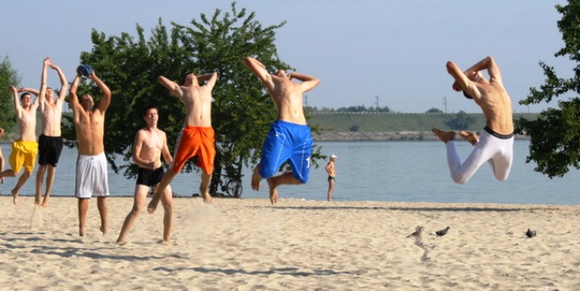 Команда активно тренується на дніпровському піску