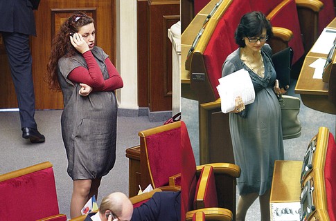 Фото ще вагітних депутаток Лесі Оробець та Ірини Горіної (зліва направо, фото - "Сегодня")