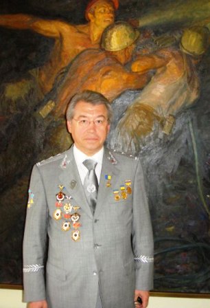 Сергій Тулуб народився 13 серпня 1953 року в Донецьку