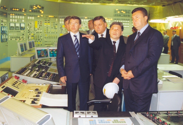 Прем’єр-міністр Віктор Янукович перед запуском Хмельницької АЕС