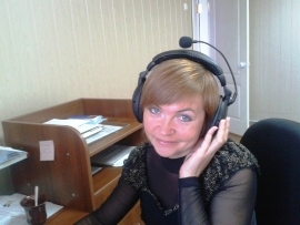 Керівник радіо Галина Добровольська має великий попередній стаж газетної професійної роботи