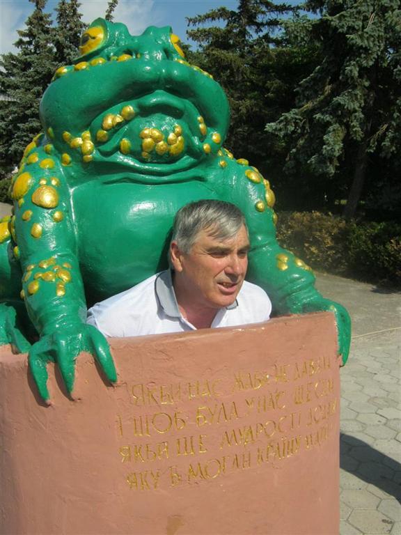 Міський голова Анатолій Негра переконаний, що його жаба не давить