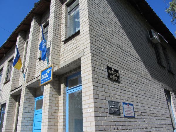 Редакція районної газети в Чигирині розташована по сусідстві зі штабом провладної партії