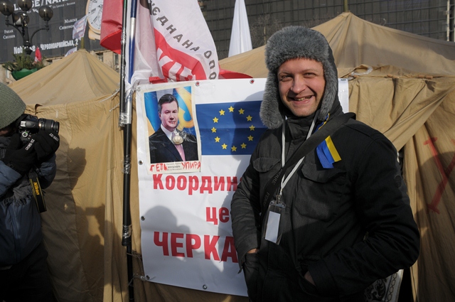 Під час Євромайдану Максим Поляков був координатором черкащан та  тривалий час жив тут разом з іншими активістами 