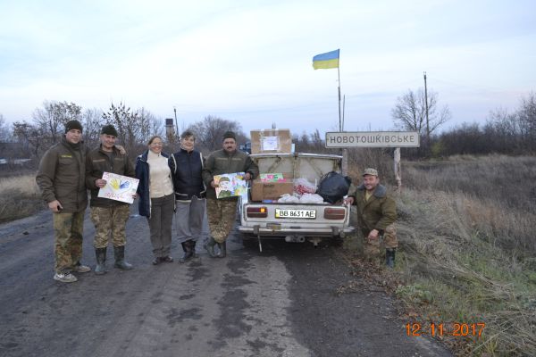Волонетри з військовими біля Новотошівки