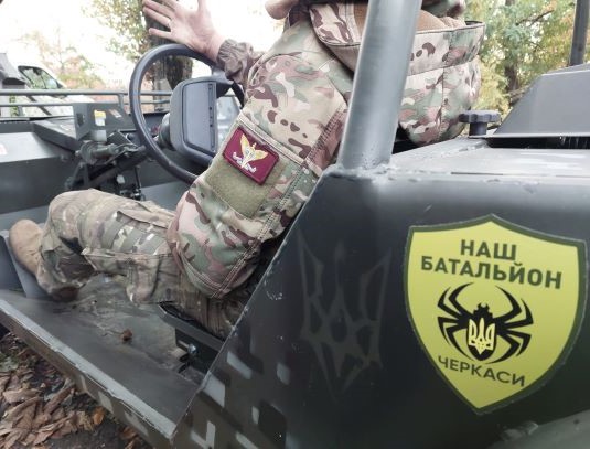 Чергова машина-баггі з Черкас вже на фронті - допомагає десантникам бити ворога на Донеччині