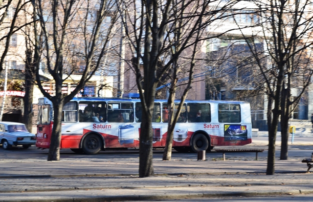 Частина пенсіонерів ще не сідає у тролейбуси з табличками "спеціальний". До грудня в них пільги не діяли