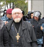 Черкаський священник причащав сьогодні голодуючих чорнобильців (фото - http://risu.org.ua)