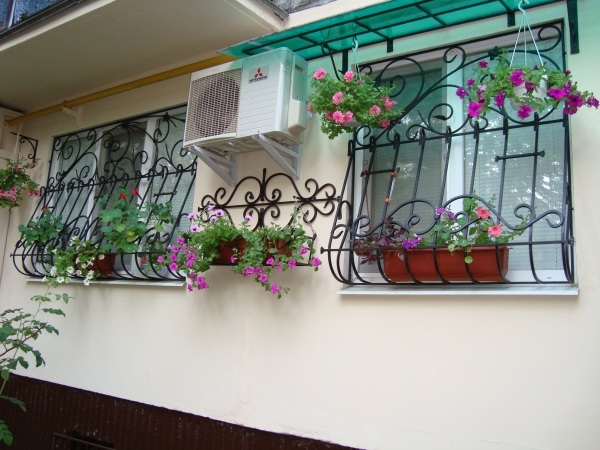 Номінація «Краще оздоблення балкону, вікна» (Рудик Ніна Іванівна)
