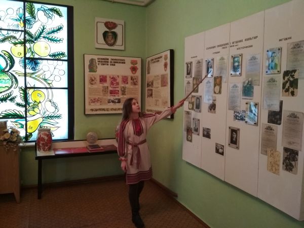 Що цікаво, екскурсію в музеї родини Симиренків проводять учні місцевої школи!