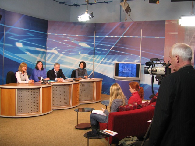 Перша прес-конференція гендиректора «Росі» Юрія Уздеміра. У підсумку організатори обіцяли її показати у записі глядачам.