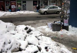 Інспекція вимагає від магазинів проводити цілодобову боротьбу зі снігом