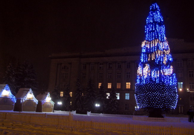 Найбільша новорічна ялинка на Черкащині - "губернаторська"