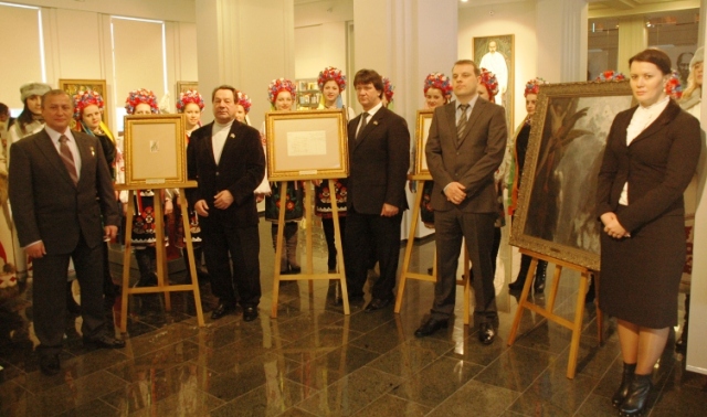 Дали гроші на нові музейні експонати депутати обласної ради-регіонали Бобов, Ліпкан та Крохмаль (на фото зліва направо)