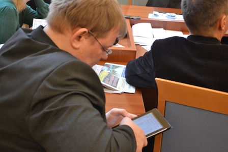 На фото: депутат Костянтин Єзерський під час засідання сесії міськради