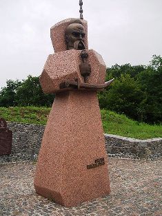 На фото: пам’ятник Івану Підкові в Каневі