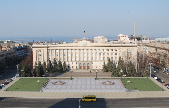 Для обласної влади Соборною площею є увесь простір, що простягається від будівлі ОДА