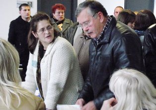Анатолій Гриценко вперше до Канева приїжджав у понеділок, коли ОВК почала блокувати перемогу опозиціонера Даценка (фото - kaniv.net)