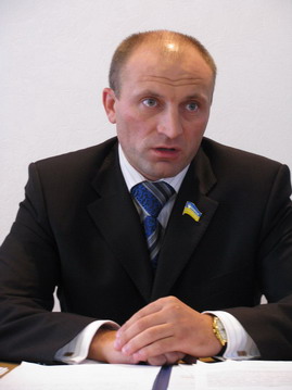 Сам Анатолій Бондаренко ще не давав коментарів з приводу свого програшу в окрузі