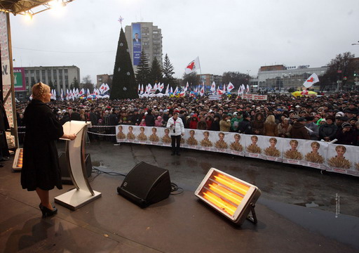 Коли на Черкащину приїжджав прем'р-міністр, опозиція могла вільно розміщувати свої плакати і бігборди. Зараз рекламні агентства бояться співпрацювати з БЮТ