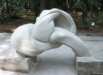 Черкаський дебют полячки відбувся у 2009 зі скульптурою «Простої любові не буває».