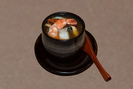 «Чаванмусі» – японський омлет на пару з вугром, креветкою і грибами шіитакі.