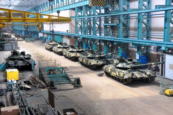Наші танки переважно стоять на заводах і базах