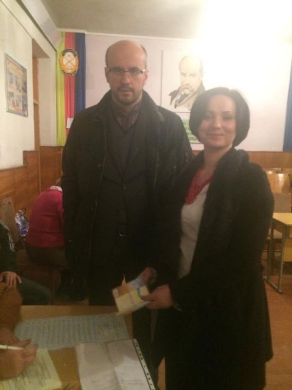 Кандидат Сергій Рудик голосував у Балаклеї Смілянського району, а дружина Маріанна у Смілі