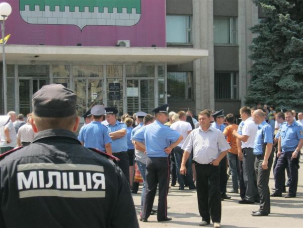 Смілянська міліція пікетує органи влади через кримінальну справу про перевищення службових повноважень