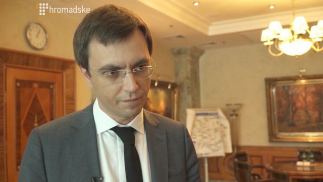 Володимир Омелян, міністр інфраструктури, в кабінеті оздобленому за часів міністра Кірпи