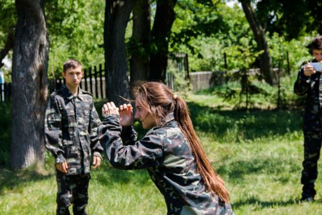 Учениця відпрацьовує прийоми самозахисту Тетяна Косянчук, Громадське радіо