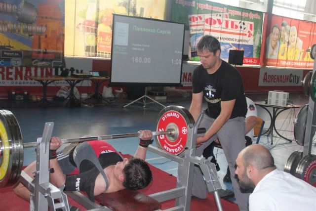 Сергій Павленко встановлює рекорд Європи. Фото з архіву героїв публікації
