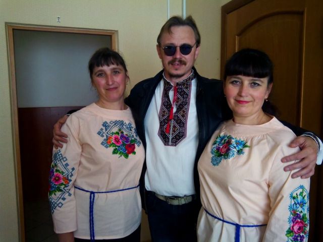 Актор Олександр Гуменний - не єдиний працівник черкаського театру, який долучився до флешмобу "Прийди на роботу у вишиванці"