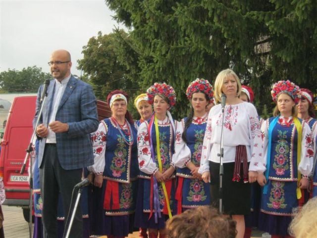 Народний депутат Сергій Рудик і представниця смілянської влади Людмила Осейко