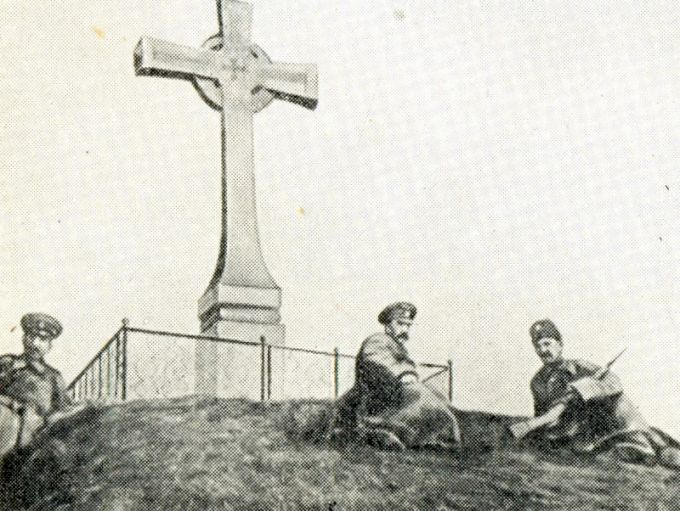 Жандарми біля могили Тараса Шевченка, 1914 рік