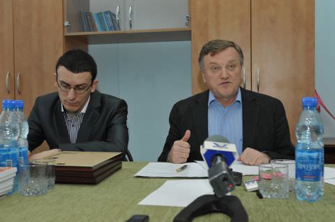 Голова НСЖУ Олег Наливайко (справа) розповів черкащанам про ініціативи Спілки