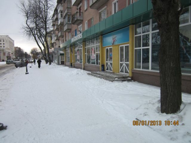 Магазин "Мегаспорт" по вул. Хрещатик: 8 січня, а сніг чистити ніхто й не думав.